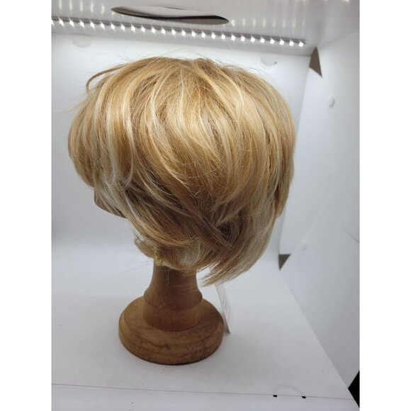 NEW Blonde Strawberry Wigsbuy Short Layered Synthetic Wig With Accessories Set - Picture 3 of 8